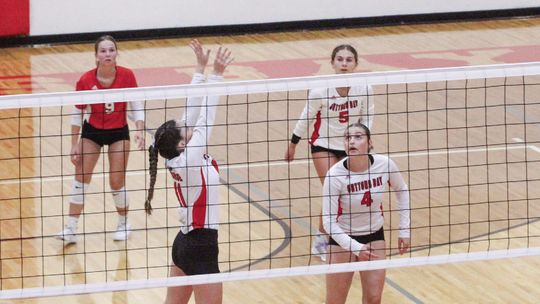 Suttons Bay sophomore Anna Porter scores a point for Suttons Bay during a comeback win against Frankfort Thursday.