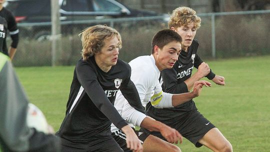 Comets advance to regional final