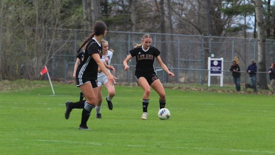 Comets continue to roll