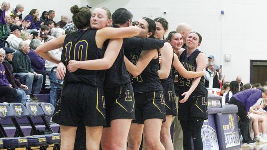 Comets fall in district final