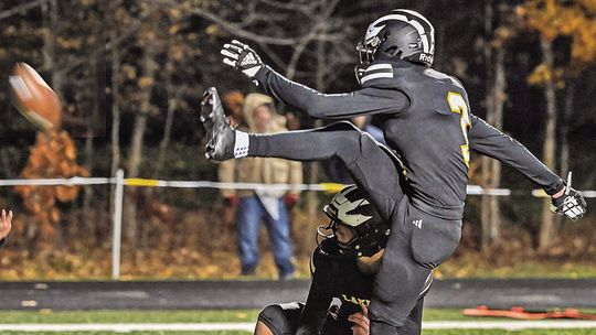 Cox’s kicking carries Glen Lake to a title