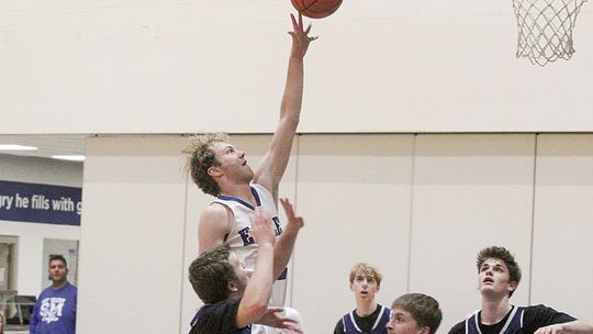 Eagles down Mustangs, start 3-0