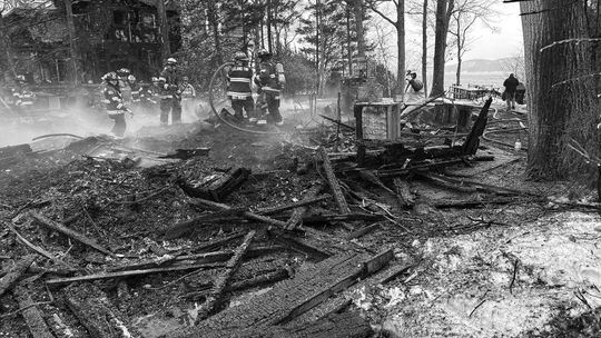 Fire ignites 3 G-L homes