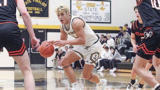 GL remains undefeated; defeats Harbor springs 71-63
