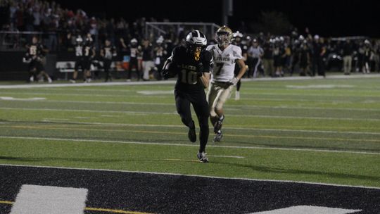 Glads top Lakers on Homecoming