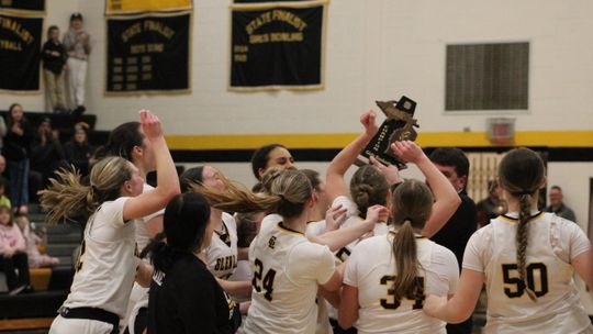 Glen Lake wins districts; battles in regional semifinal tonight