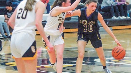 Leland junior Ella Knudsen gets the Comets in offensive formation while being pressured by Laker guard Hailey Anderson. Enterprise photo by Brian Freiberger