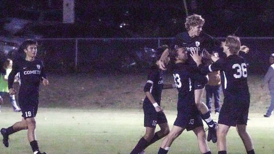 Lakers, Comets advance; district finals set
