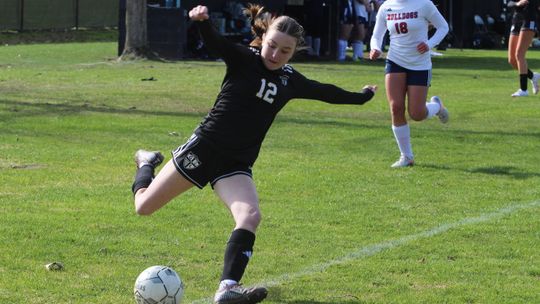 Lakers hold off Bulldogs for win