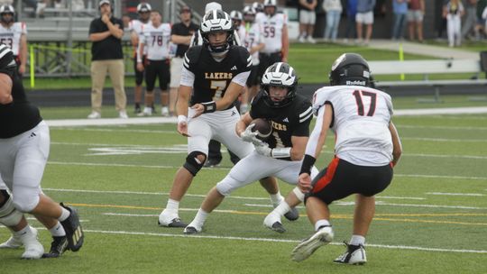 Lakers hold off Rams in feisty 27-18 game