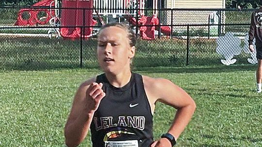 Leland’s Grinage dominates Pete Moss Invitaional