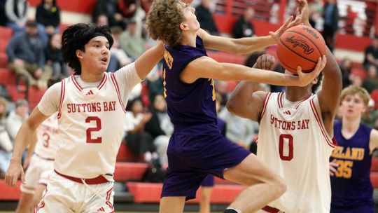 Leland wins thriller against SB