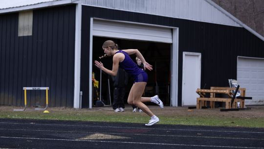 Marsh becomes first Comet sprinter to advance to states