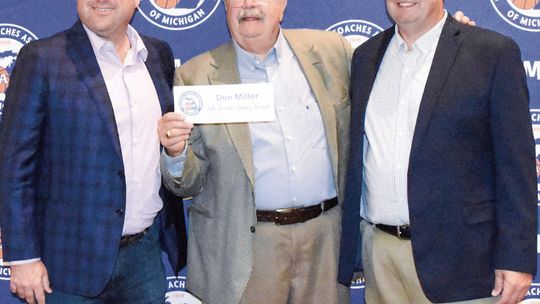 Don Miller stands with former players Brad Fosmore and Todd Ciolek during the John Wooden Lifetime Achievement Award presentation Sunday in Detroit. Courtesy photo