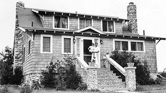This is the second Manitou View Inn, built by Fred Miller after the original inn burned in 1932, just two years after he built it. It is now modified as a private home. Mr. Miller’s craftsmanship can still be admired in the Faust Cabin, next to Inspiration Point on Big Glen Lake. As part o...