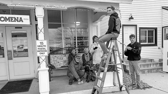 Omena decked out for the holidays