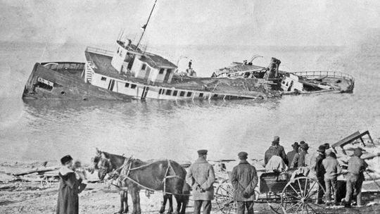 Onlookers of the Rising Sun wreck