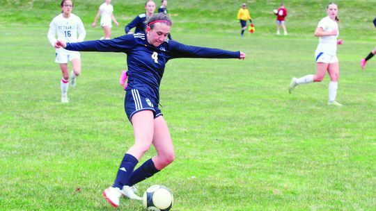Passing leads Lakers past Bears; fall to Gladiators