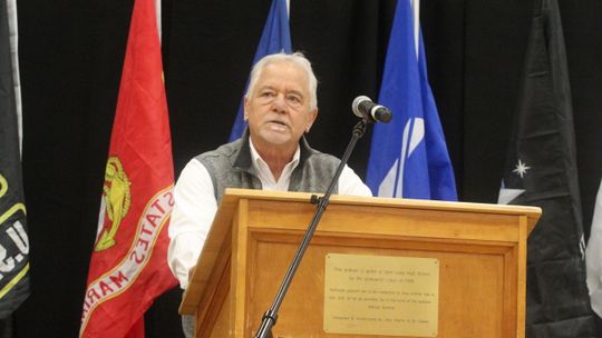 Peplinski speaks at Glen Lake