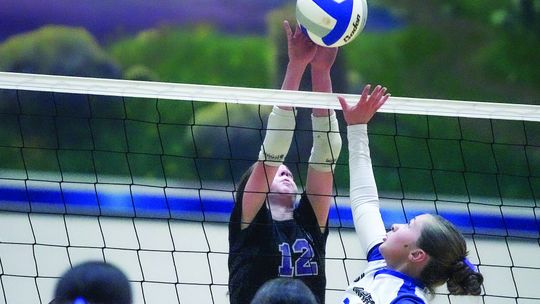 Popp's 26 kill leads Comets past Eagles