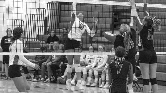 Suttons Bay sophomore Ava Anderson spike against Mason County Eastern Tuesday.