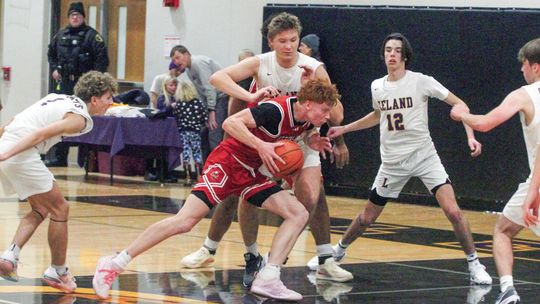 SB outlasts Leland: Eagles, Lakers continue hot start
