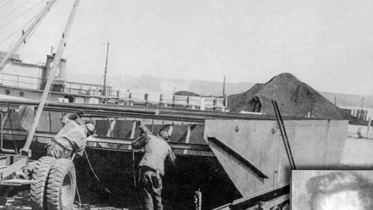 Purvis Brothers building a barge for Sears Marine Construction. Photos courtesy of Richard Purvis