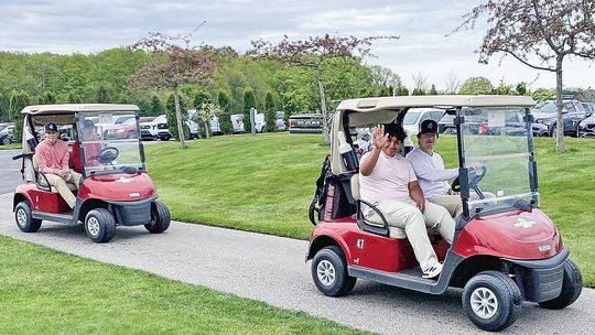 Suttons Bay hosts golf outing