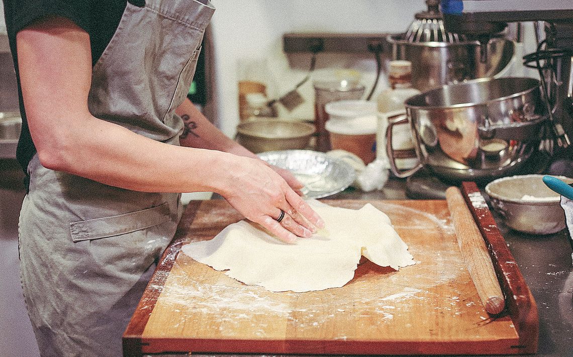 Apple, pecan, pumpkin pies Baker expects to fill 70 orders Apple, pecan, pumpkin pies Baker expects to fill 70 orders