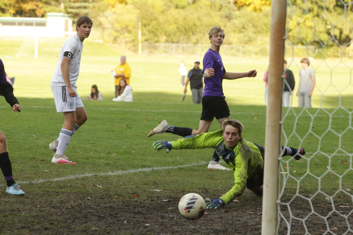 Comets mercy Bears; face Lakers in district finals