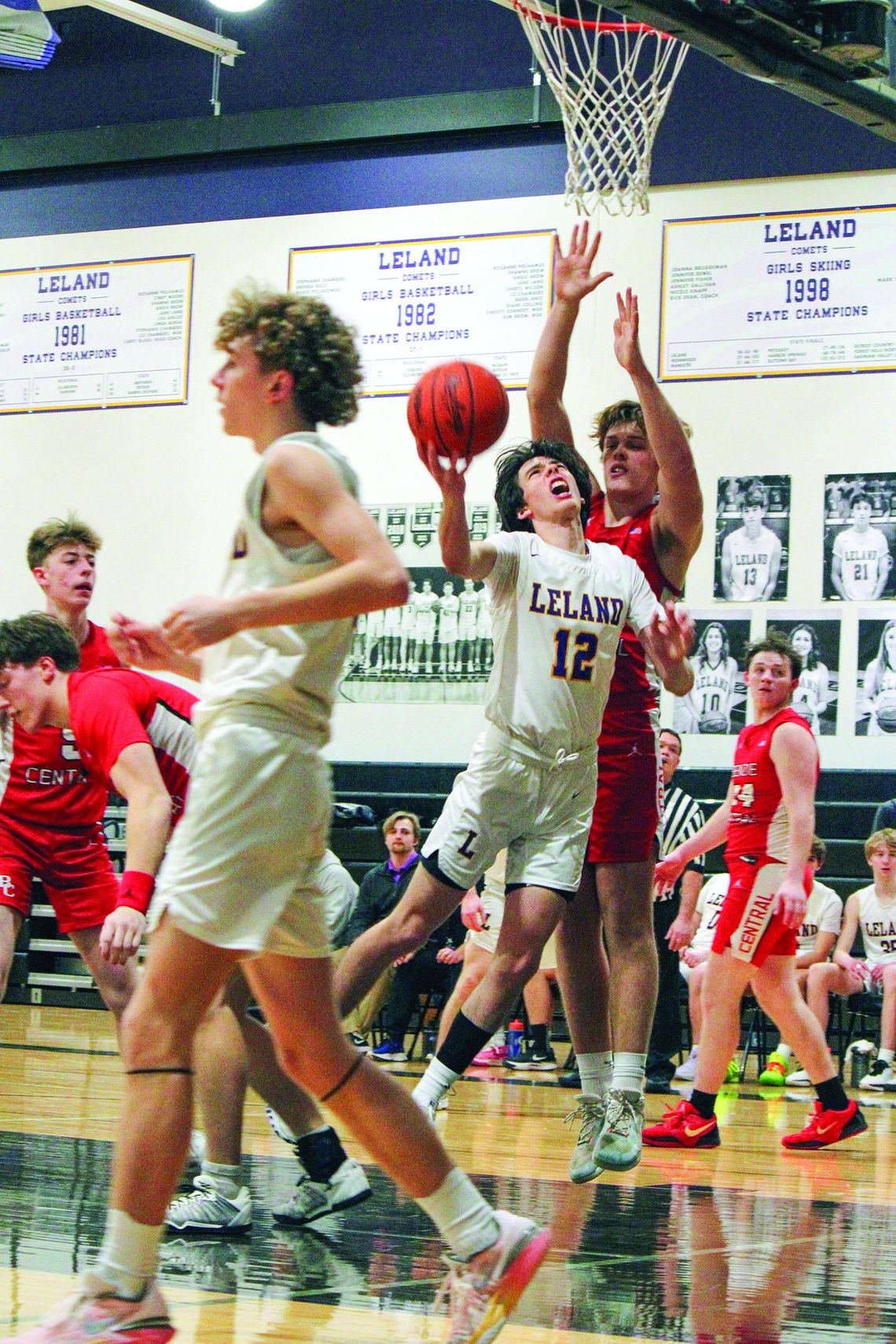 Comets thrilling senior night win over Huskies