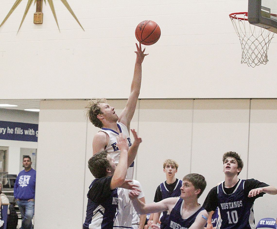 Eagles down Mustangs, start 3-0 Eagles down Mustangs, start 3-0