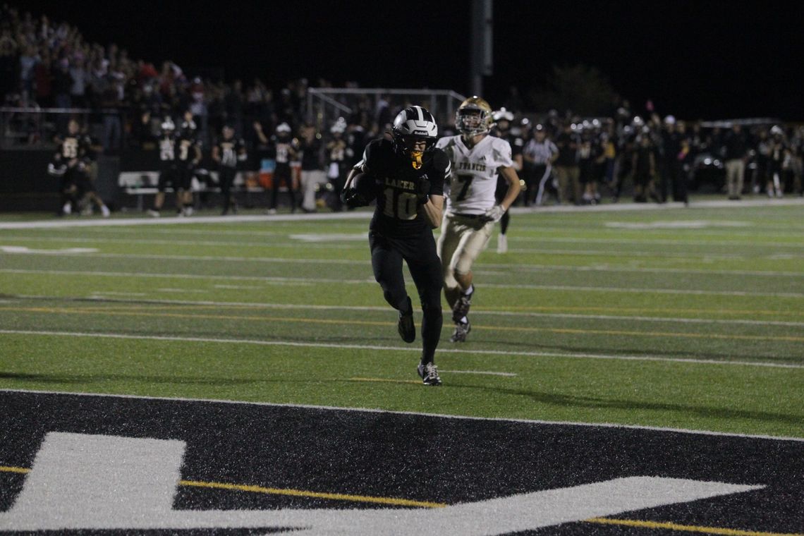 Glads top Lakers on Homecoming