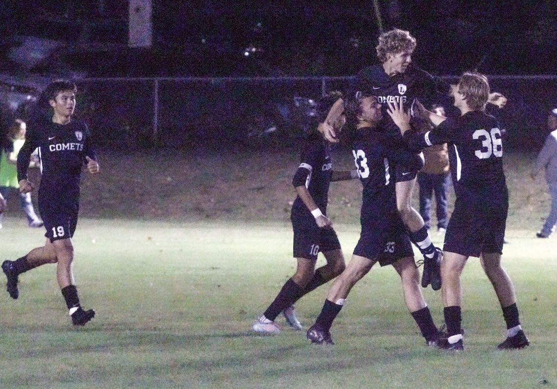 Lakers, Comets advance; district finals set