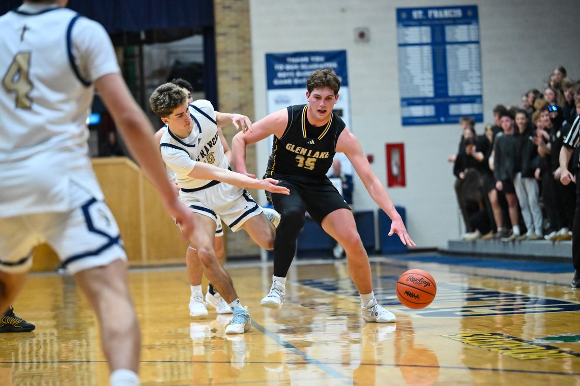 Lakers down Glads Lakers down Glads