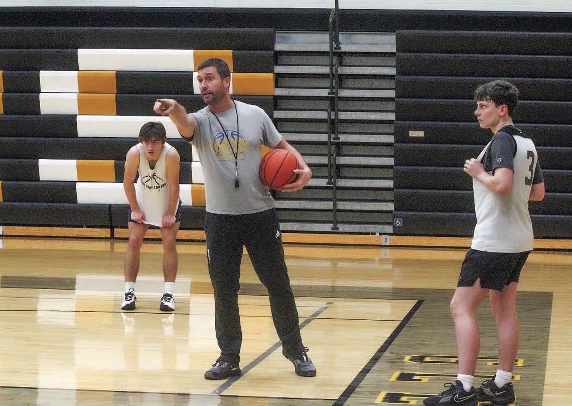 Lakers, Eagles have high hopes for 25-26 Lakers, Eagles have high hopes for 25-26