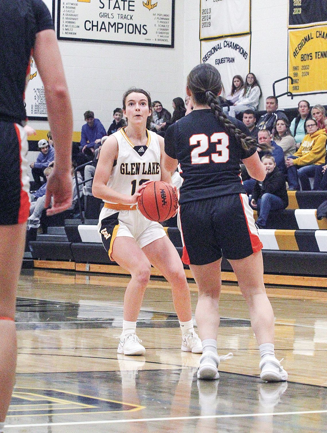 Lakers overcome slow start to defeat Elks