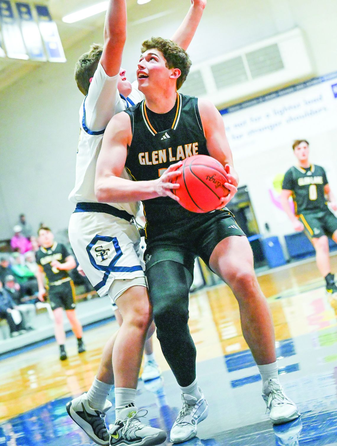 Lakers top Glads Lakers top Glads