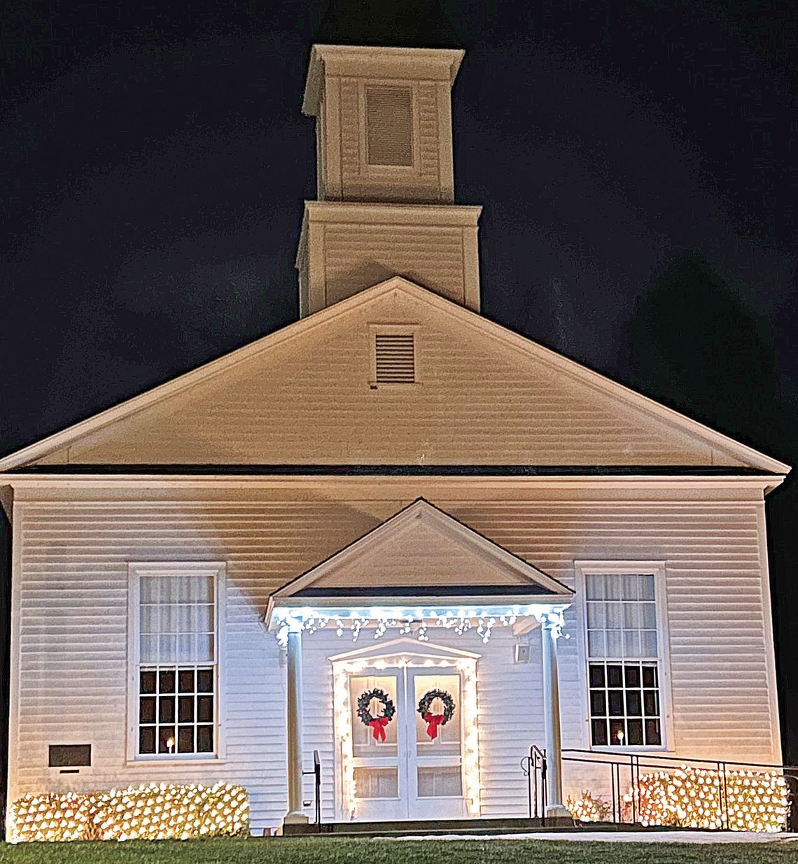 Santa Claus coming to Omena Christmas Eve