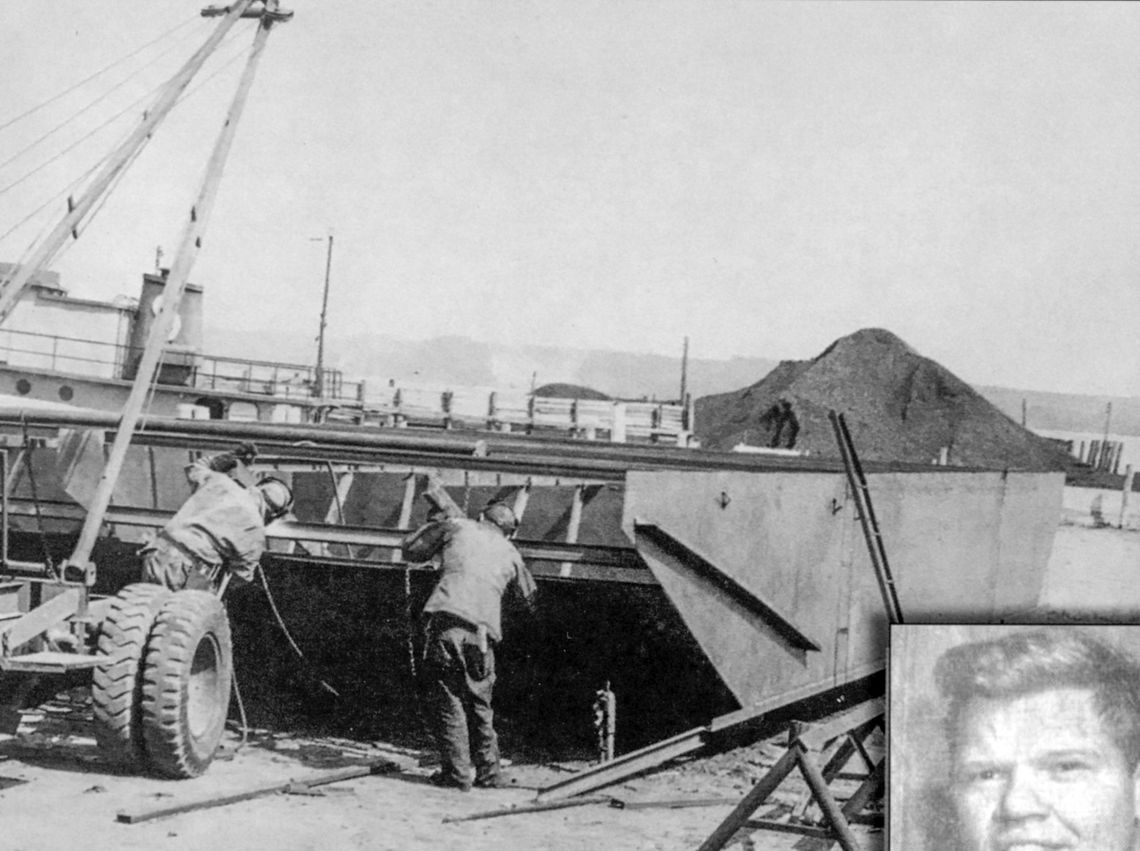 Purvis Brothers building a barge for Sears Marine Construction. Photos courtesy of Richard Purvis