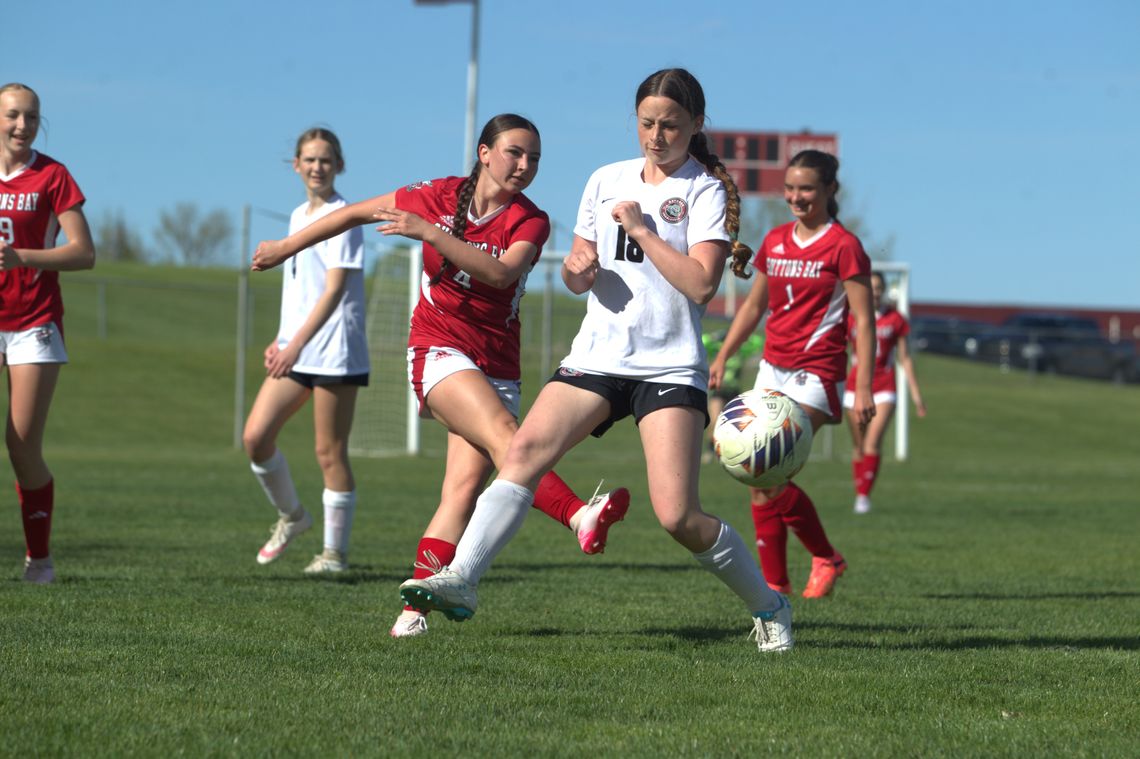 Suttons Bay defeats Charlevoix in district; U’Ren breaks record Suttons Bay defeats Charlevoix in district; U’Ren breaks record