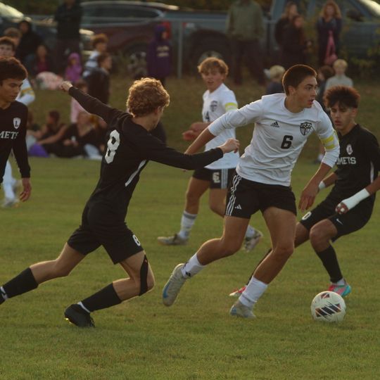 Leland captures district championship, 4-1