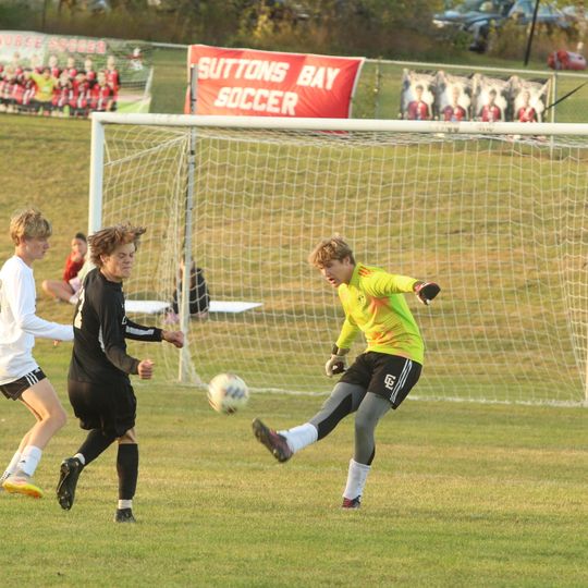 Leland captures district championship, 4-1