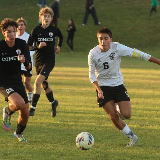 Leland captures district championship, 4-1