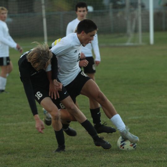 Leland captures district championship, 4-1