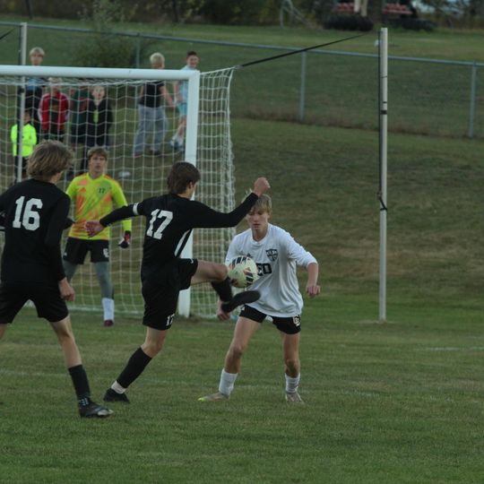 Leland captures district championship, 4-1