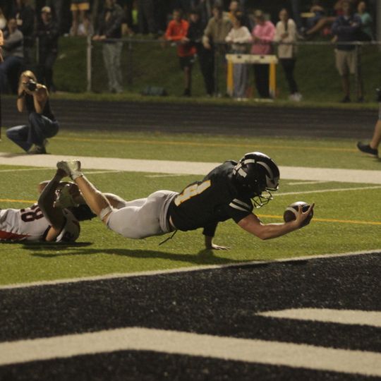 Lakers hold off Rams